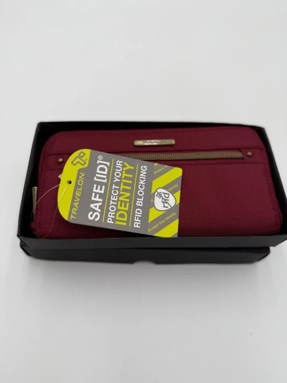 Travelon RFID Blocking Wallet Burgundy With Box Zip around New